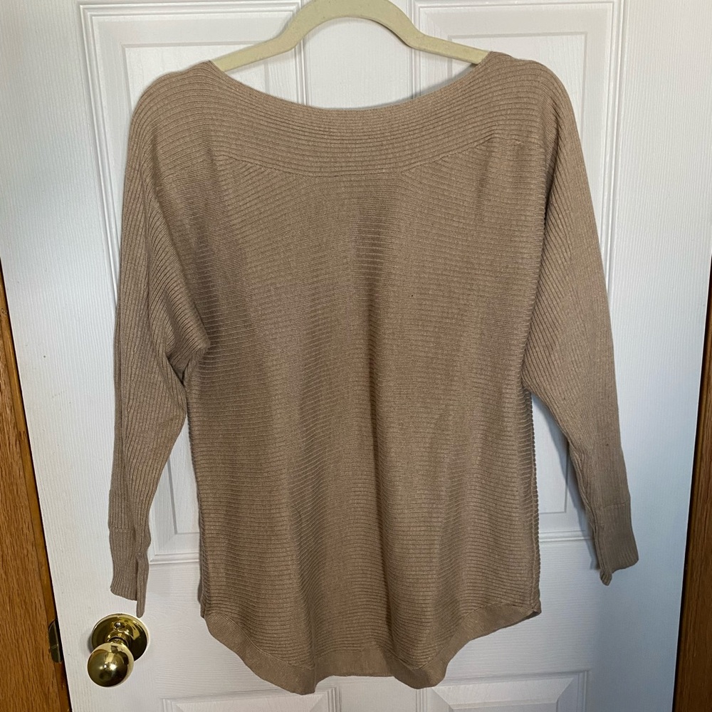 *SOLD* 
✨3 for 20✨ Dynamite Boatneck Top
